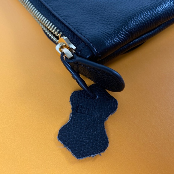 Mighty Purse by HButler - Genuine Leather Phone charging via removable battery - Picture 4 of 11